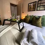 Emerald Escape 3 Bed 3 Bath Apartment Manchester