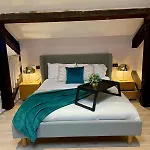 Emerald Escape 3 Bed 3 Bath Apartment *