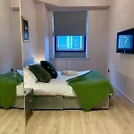 Emerald Escape 3 Bed 3 Bath Apartment *
