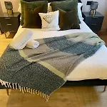 Apartment Emerald Escape 3 Bed 3 Bath