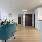 Апартаменты Modern Flat In By 53 Degrees Property, Ideal For Couples, 2 Bedrooms!