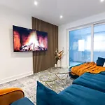 Semesterbostad Luxury 3 Bed House Old Trafford