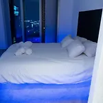 Luxury 2 Bed Penthouse With Stunning Views In Centre *