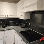 My -2 Bed House-free Parking מנצ'סטר