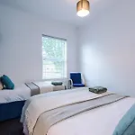 Holiday home Modern 3br House In Manchester, Ideal For Groups, Free Parking - Sleeps 8