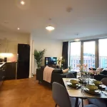 Life - 2-bed 1-bath Top-floor In New Cross * Manchester