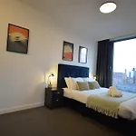 Life - 2-bed 1-bath Top-floor In New Cross *