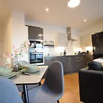 Life - 2-bed 1-bath Top-floor In New Cross Daire