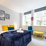 Appartamento 3 Bed Canal St Flat Sleeps 9 Centre Manchester