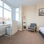 Windmill House- Close To Motorway & Co-op Live
