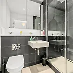 Modern Highrise Luxury شقة