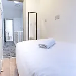6 Bed Sleeps 18 Free Parking Tatil Evi Manchester