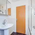 4 Bed House By Vista Short Lets & Serviced With Pool Table, Free Parking & Near * Manchester