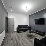 Landcross Co-living - Private Self-cater *