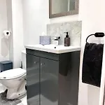 Stylish Spacious 1bd Apt-kingbed-10min Heaton Park Apartmán *