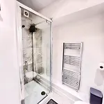 Stylish Spacious 1bd Apt-kingbed-10min Heaton Park Apartmán *