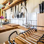 Bredon Hill Shepherds Hut & Hot Tub Дом отдыха *