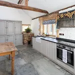 Beautiful Cotswold With Hot Tub Holiday home