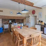 Holiday home Beautiful Cotswold With Hot Tub *
