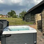 Beautiful Cotswold With Hot Tub Holiday home *