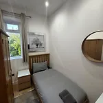 Hendham House - Near Etihad Stadium, Coop Live Arena, Ao Arena, Piccadilly Train Station & Centre ゲストハウス 2*