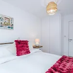 Fully Equipped, Centre 3bed Apartment, Balcony With Amazing Views, Sleeps 6