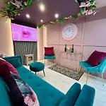 Manchester's Only Themed Slumber Party For 8 With Makeup Apartment *