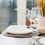 Cozy 3-bed Retreat Near Airport Ideal For Families & Groups Prázdninový dům *