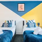 Cozy 3-bed Retreat Near Airport Ideal For Families & Groups Manchester