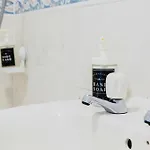 Cozy 3-bed Retreat Near Airport Ideal For Families & Groups *