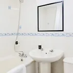 Prázdninový dům Cozy 3-bed Retreat Near Airport Ideal For Families & Groups