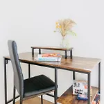 Cozy 3-bed Retreat Near Airport Ideal For Families & Groups Prázdninový dům *