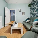 Mega Flat Near Centre And Etihad Stadium