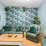 Mega Flat Near Centre And Etihad Stadium