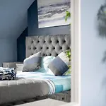 Mega Flat Near Centre And Etihad Stadium *