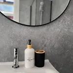 Modern Townhouse-free Parking-game Room-w-ifi *