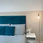 Modern Townhouse-free Parking-game Room-w-ifi * Manchester