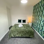 Apartamento 5 Bedroom Luxury Townhouse Near Centre, Sleep 16 *
