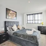 New Stylish Free Parking Sleeps 5 Or 6 مانشستر