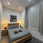 Hendham House - Near Etihad Stadium, Coop Live Arena, Ao Arena, Piccadilly Train Station & Centre Guest house