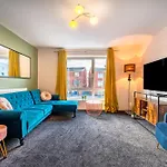 Cosy 4-bed House L Garden L Free Parking L Wifi L Specious L Hosted By The Cosy Corner Nationwide *