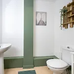 Cosy 4-bed House L Garden L Free Parking L Wifi L Specious L Hosted By The Cosy Corner Nationwide