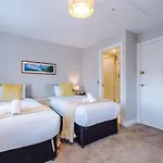 Charming Townhome Retreat, Close To Holiday home *
