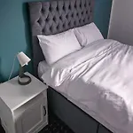 Landcross Co-living - Private Self-cater *