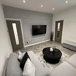 The Manchester Haven Sleeps 10 Near City Centre Breakfast Hamper Included * Manchester