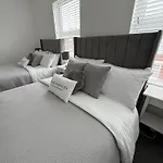 The Manchester Haven Sleeps 10 Near City Centre Breakfast Hamper Included * Manchester