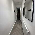 The Manchester Haven Sleeps 10 Near City Centre Breakfast Hamper Included Manchester