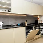 Apartment Luxury 2 Bed With Balcony *
