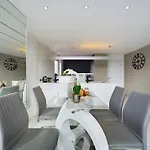 Amazing Skyline Views 3br Duplex With Free Parking アパート