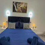 Hébergement de vacances Cozy 5-bed Caldecott Stays-sleep 6 *
